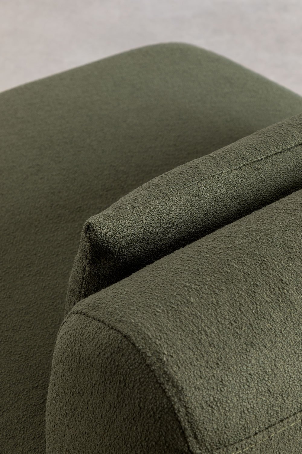 Divano componibile in 3 pezzi con chaise longue destra e pouf Fogler
