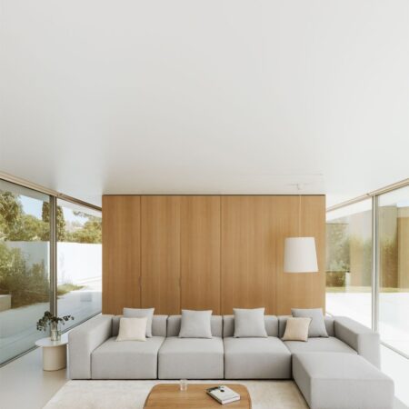 Sofà modulare a 4 pezzi con bracciolo alto e pouf (↔︎400 cm) Bruna