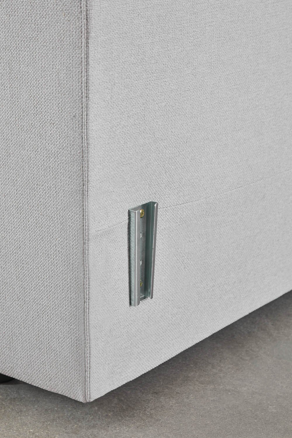 Sofà modulare a 4 pezzi con bracciolo alto e pouf (↔︎400 cm) Bruna