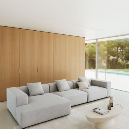 Sofà modulare con chaise longue sinistra a 3 pezzi (↔︎375 cm) con bracciolo alto Bruna