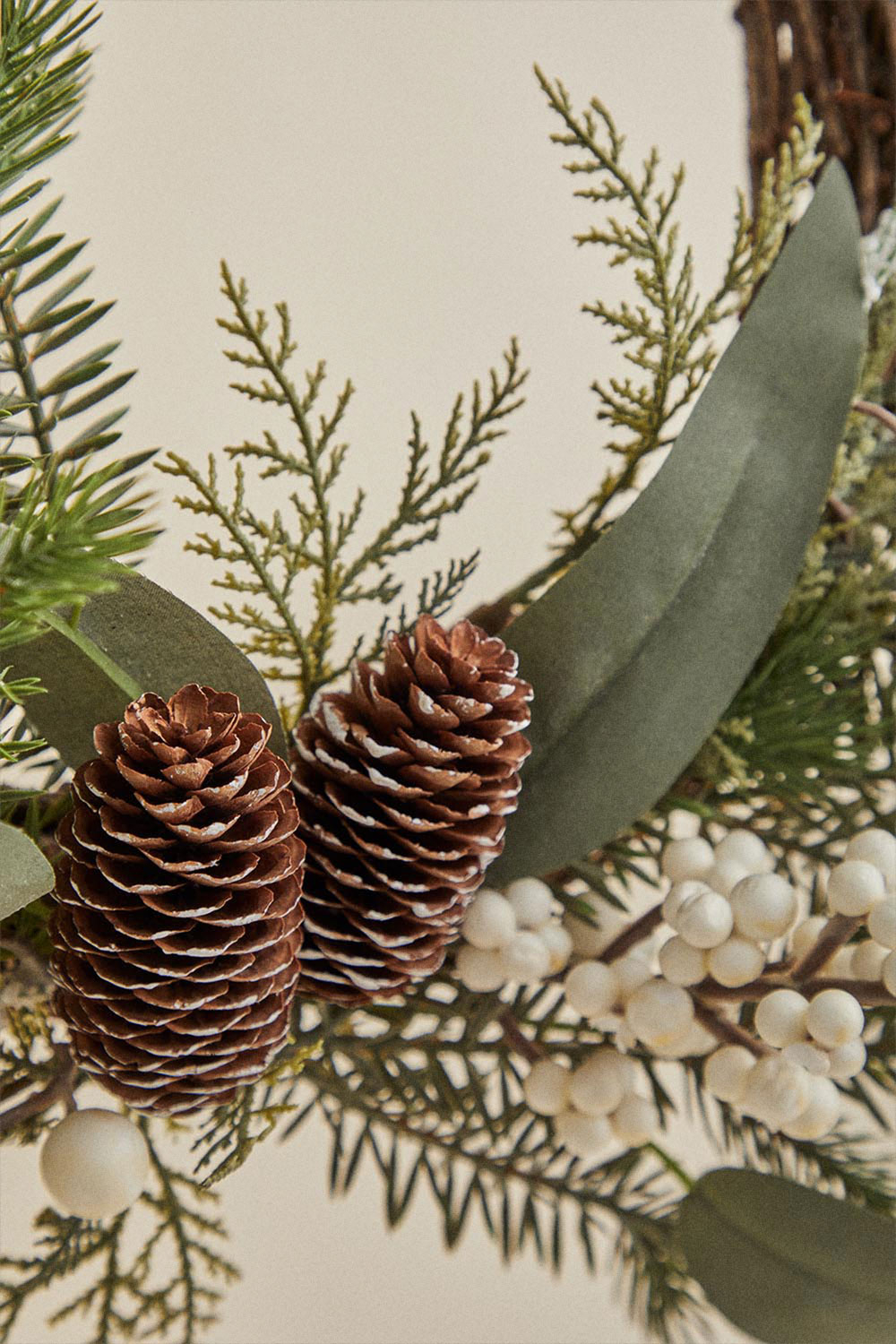 Corona di Natale decorativa in rattan con pigne Fironila