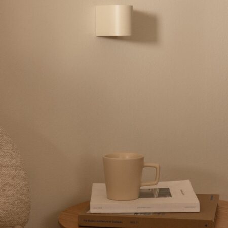 Lampada da parete Pevot in alluminio