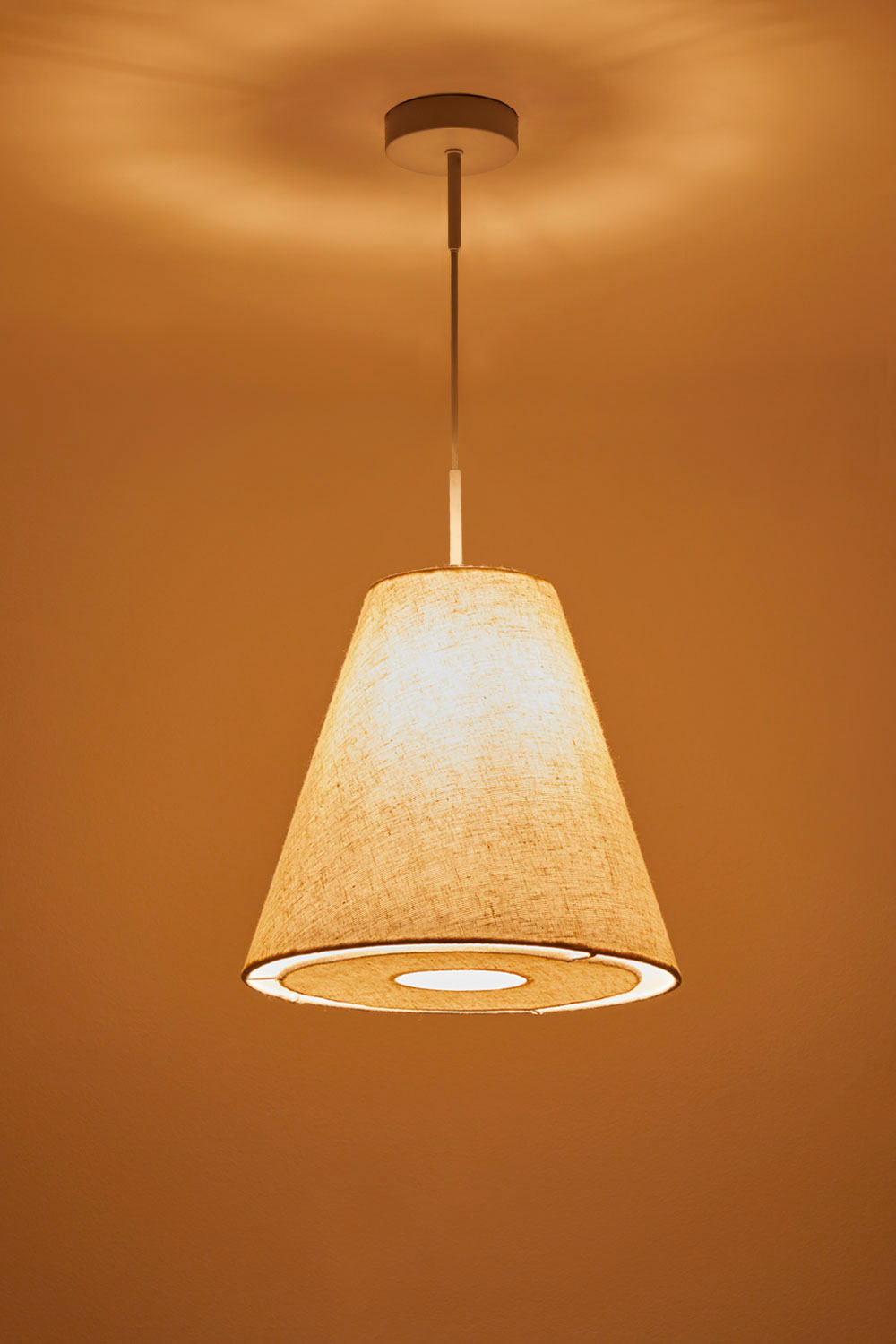 Lampada da soffitto in lino e cotone granato