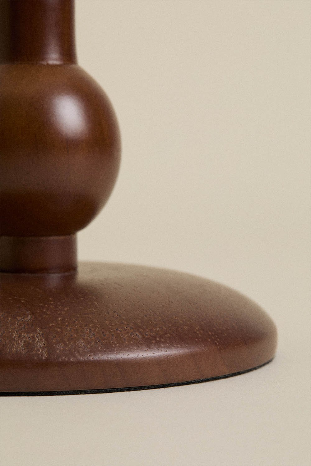 Lampada da tavolo Dorela in legno di caucciù