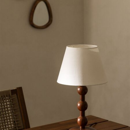 Lampada da tavolo Dorela in legno di caucciù
