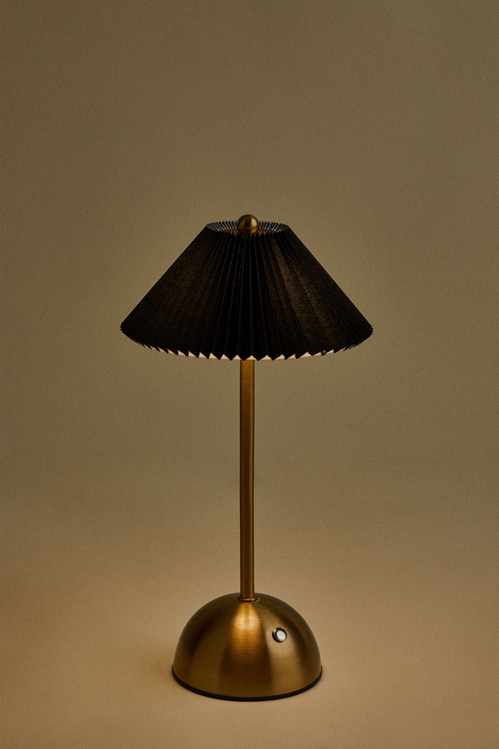 Lampada da tavolo LED wireless in ferro Berila