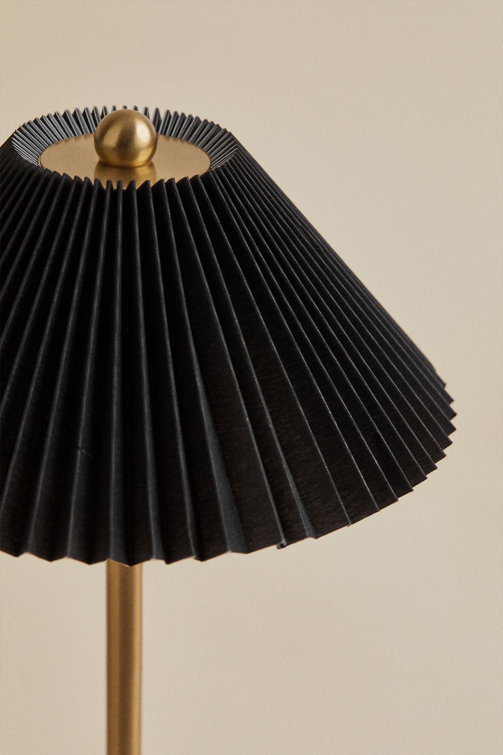 Lampada da tavolo LED wireless in ferro Berila