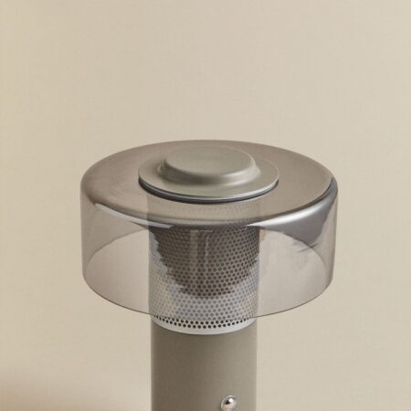 Lampada da tavolo LED wireless Elfriede in vetro e acciaio