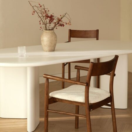 Pacco di 2 sedie da pranzo in legno di rovere e bouclé Mara Signature