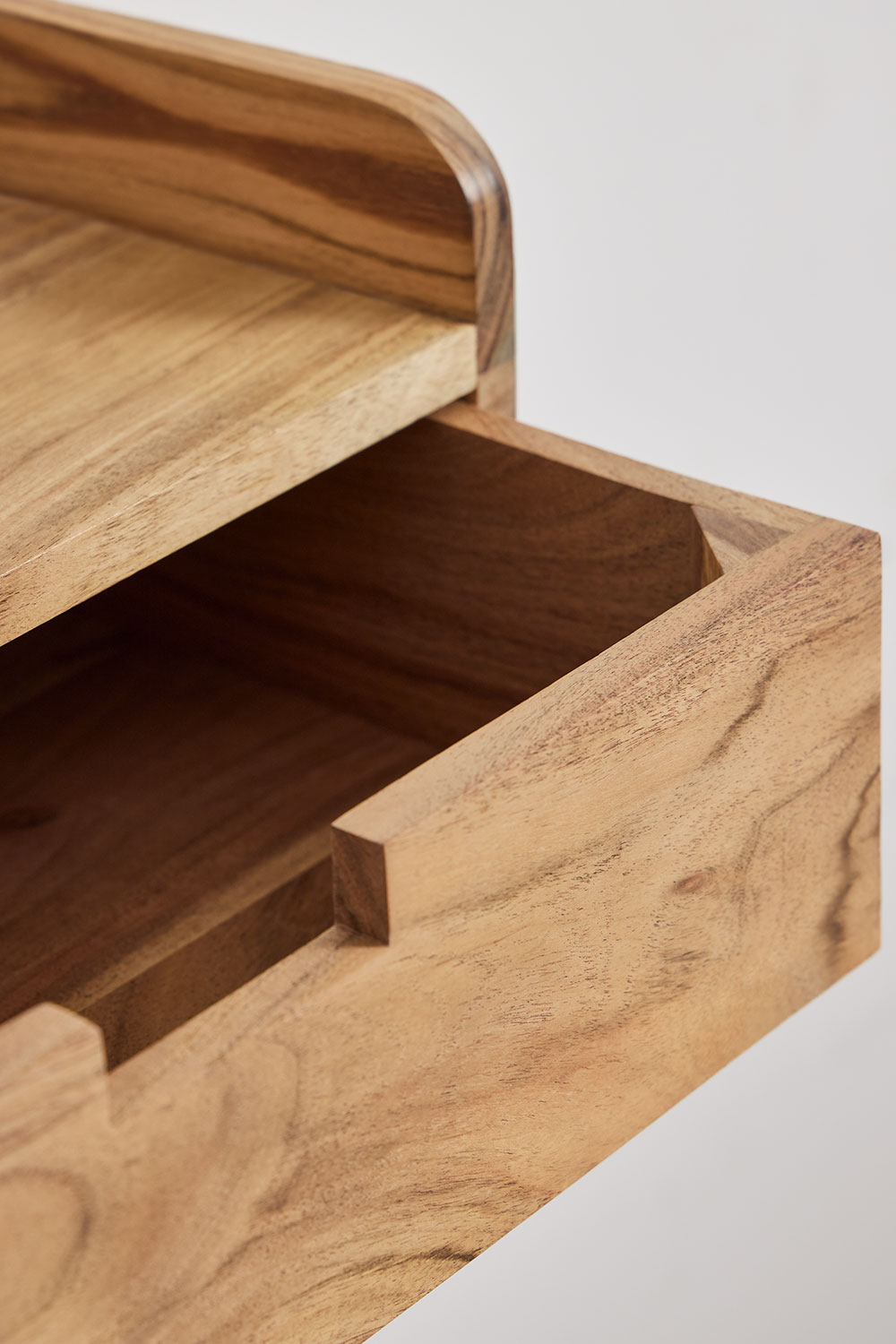 Confezione da 2 comodini sospesi 45x30 cm in legno di acacia Narbona