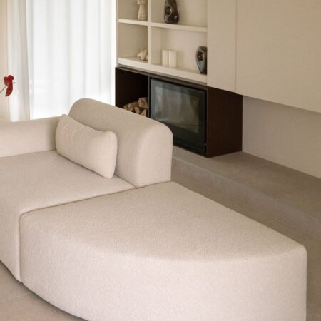 Pouf triangolare per divano componibile in shearling Borjan