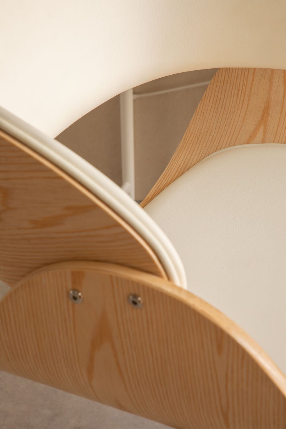 Sedia da scrivania con ruote in legno e similpelle Lorete