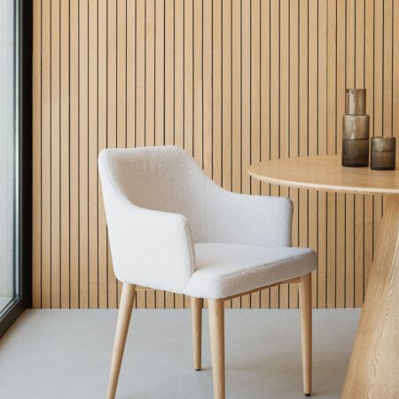 Sedia da pranzo con braccioli in shearling Banfil