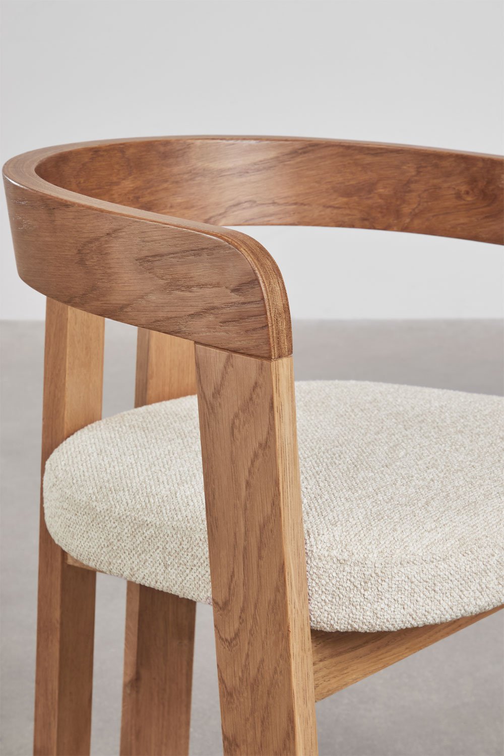 Sedia da pranzo imbottita Yvone con braccioli in legno