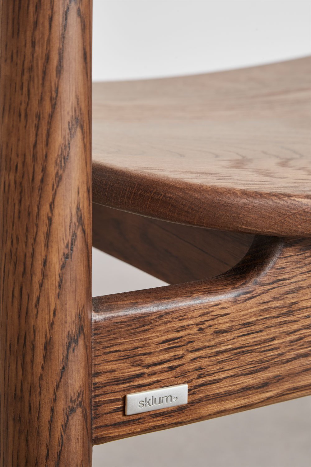 Sedia da pranzo con braccioli in legno di rovere Mireita