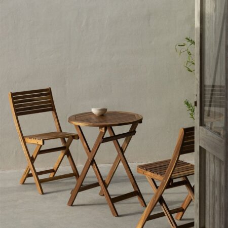 Set tavolo rotondo (Ø60 cm) e 2 sedie da giardino pieghevoli in legno di acacia Delawer