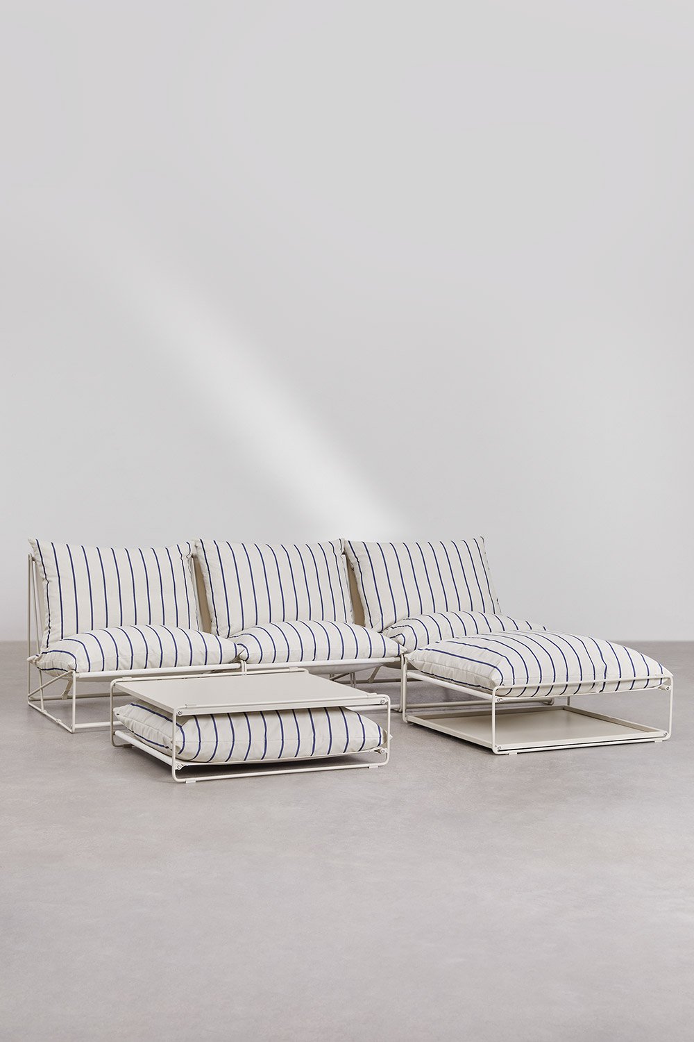 Set da giardino Amaro con divano modulare a 3 pezzi, tavolino laterale e pouf trasformabile