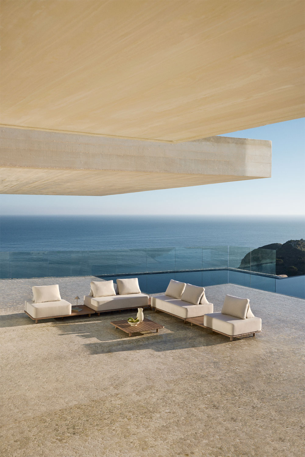 Set da giardino con divano angolare componibile 4 pezzi con tavolini laterali e tavolino 95x95 cm in acacia Portet