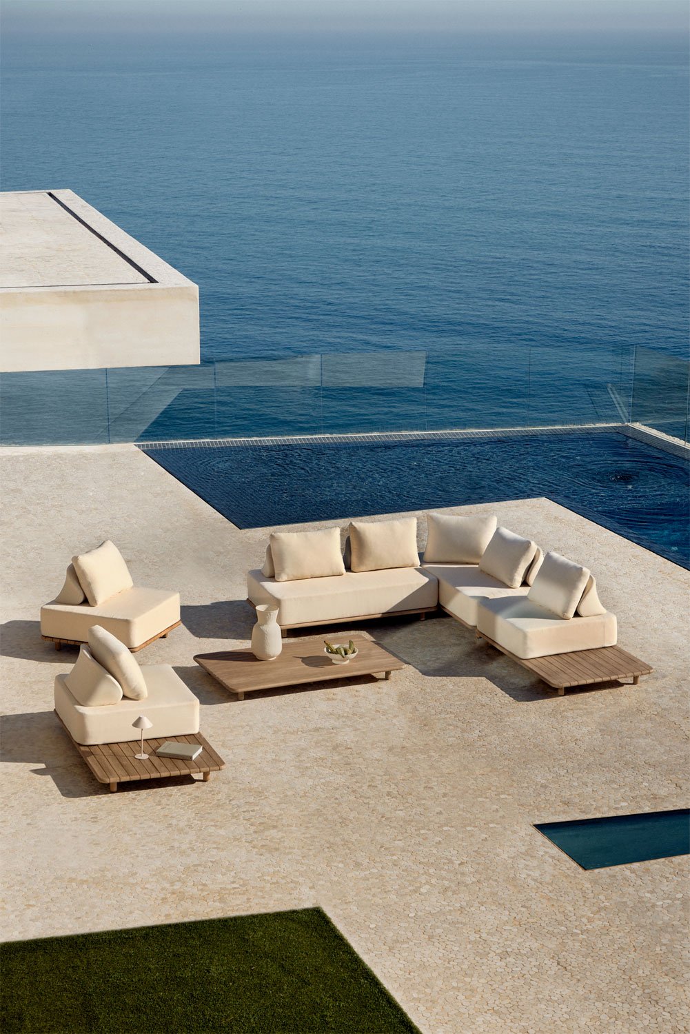 Set da giardino con divano angolare componibile 5 pezzi con tavolino laterale e tavolino basso 160x95 cm in acacia Portet