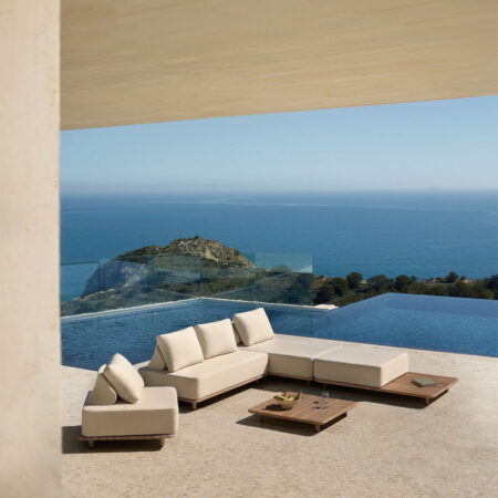 Set da giardino con divano chaise longue modulare 3 pezzi, tavolino, poltrona e tavolino 95x95 cm in acacia Portet