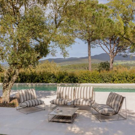 Set da giardino con divano modulare a 2 pezzi, 2 poltrone e tavolino convertibile Amaro