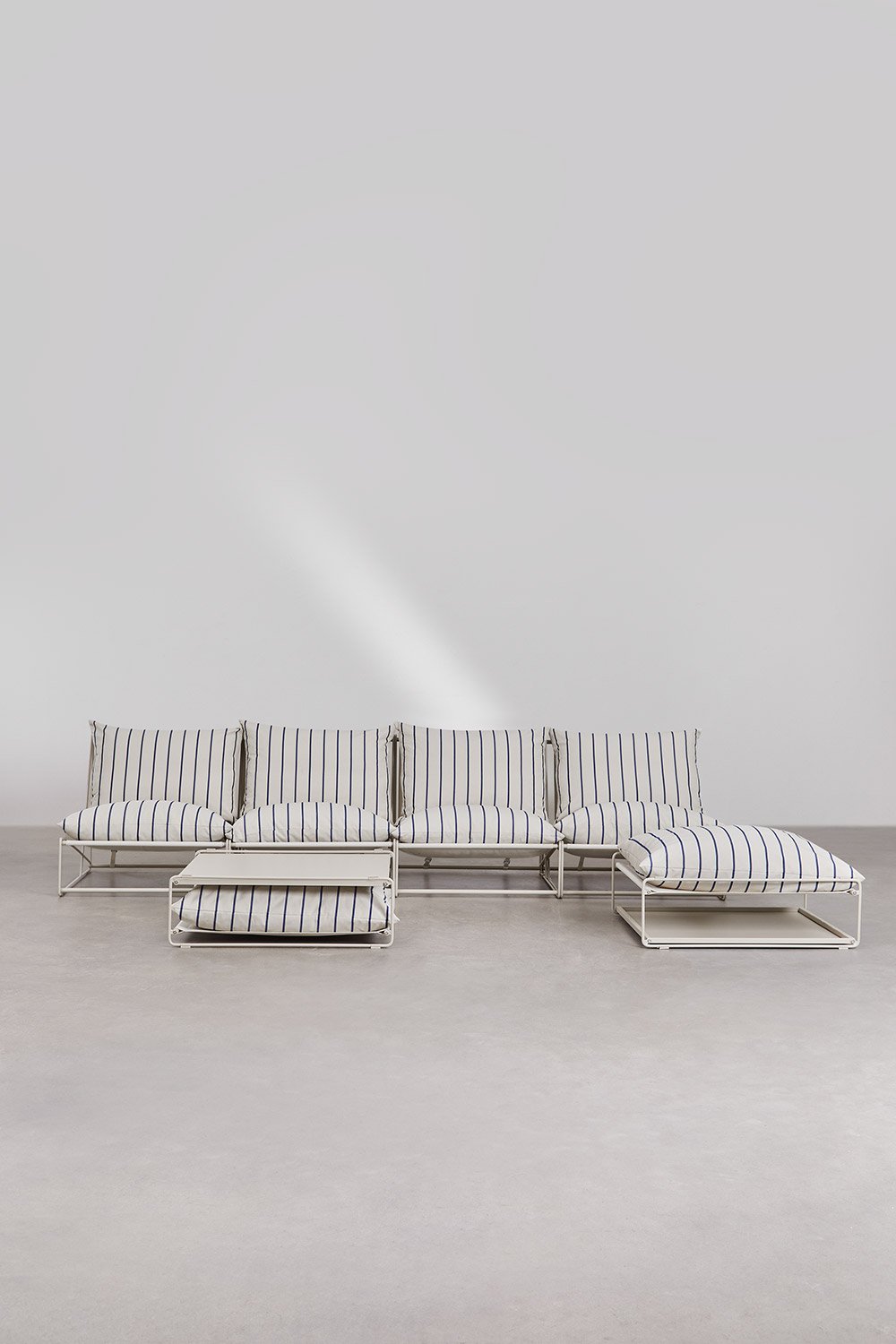 Set da giardino con divano modulare a 4 pezzi, tavolino e pouf convertibile Amaro