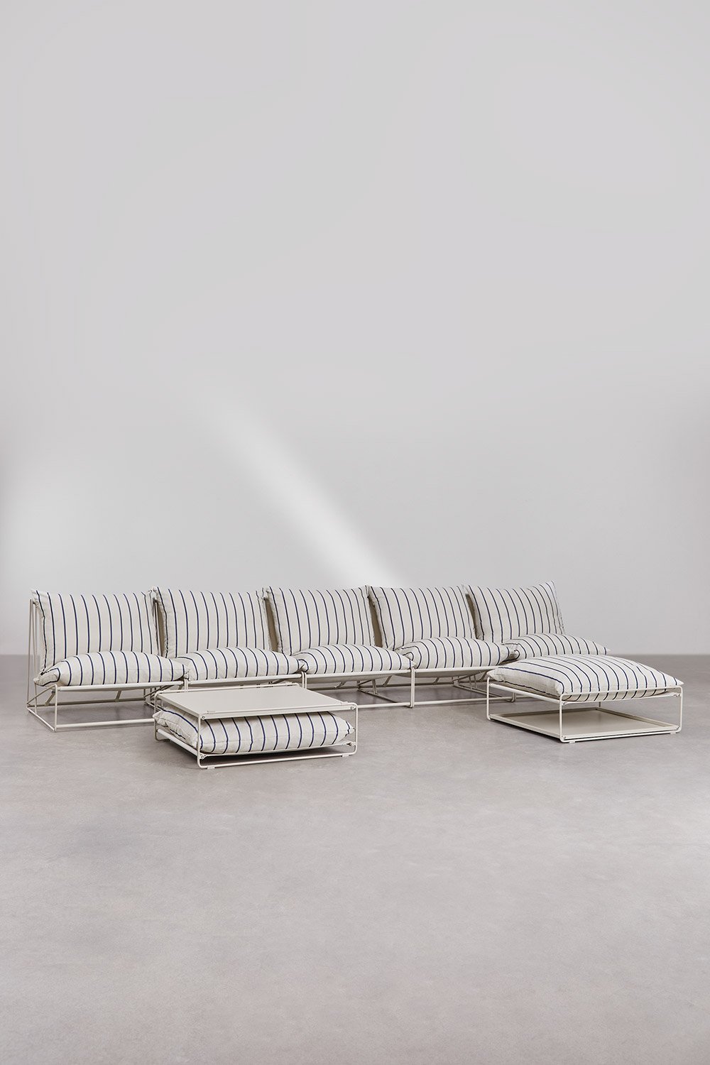 Set da giardino con divano modulare a 5 pezzi, tavolino e pouf convertibile Amaro