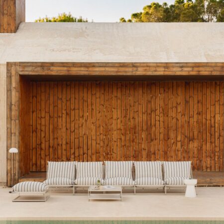 Set da giardino con divano modulare a 5 pezzi, tavolino e pouf convertibile Amaro