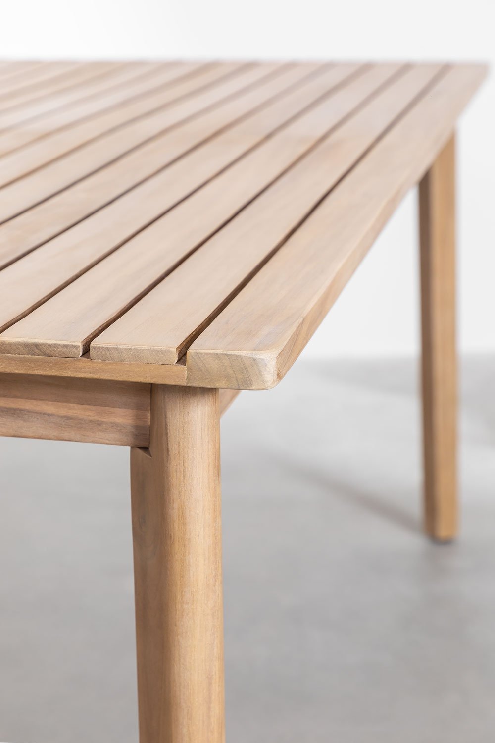 Set tavolo rettangolare 220x100 cm in legno di acacia Kaela e 8 sedie da giardino in legno di acacia Uleno