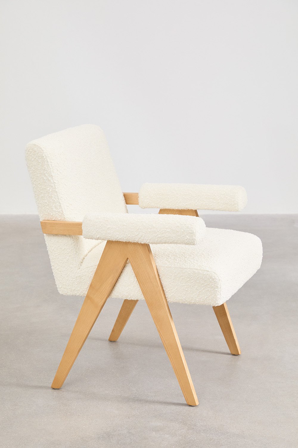Set da tavola rotonda Ø120 cm in impiallacciatura di frassino Aura e 4 sedie da pranzo in legno e tessuto bouclé Lucca