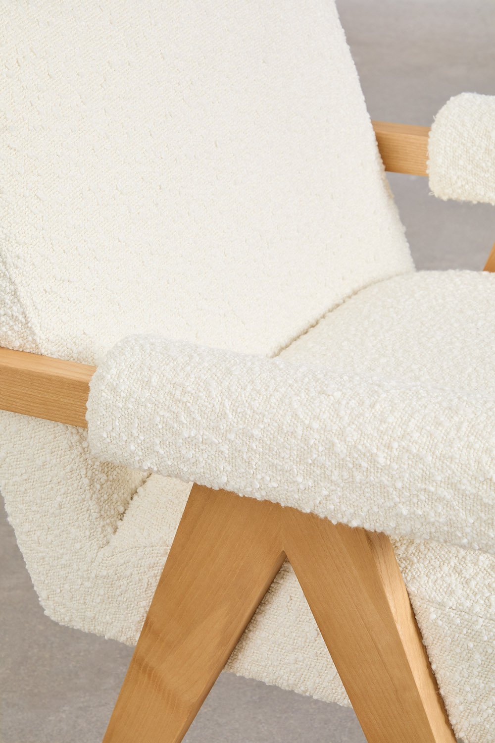 Set da tavola rotonda Ø120 cm in impiallacciatura di frassino Aura e 4 sedie da pranzo in legno e tessuto bouclé Lucca