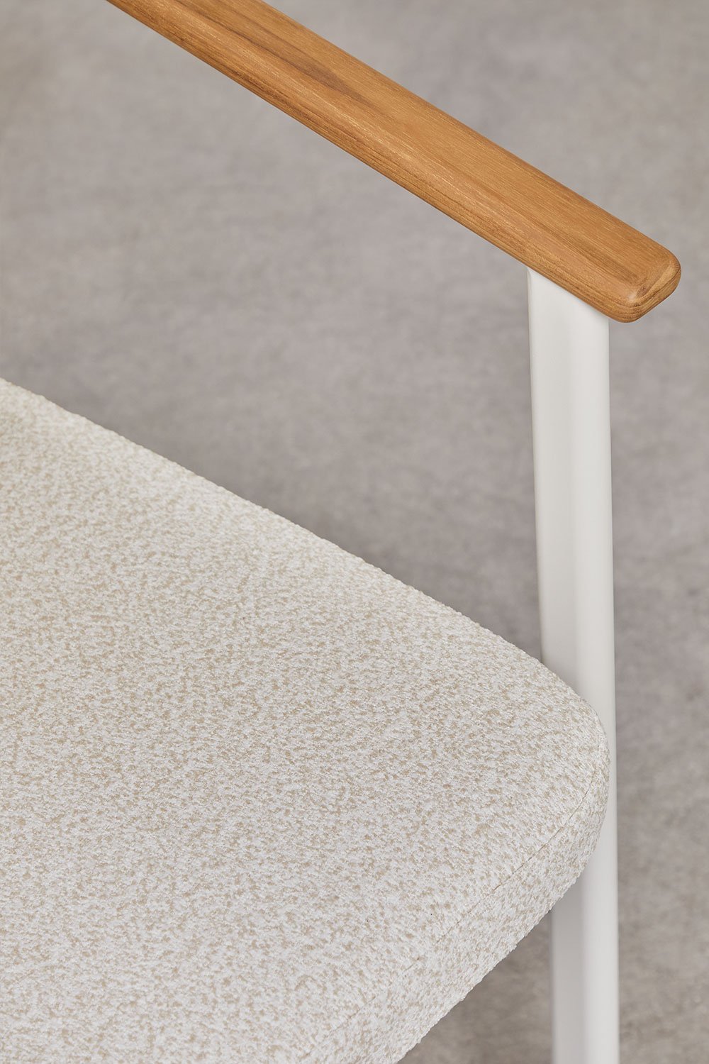 Set tavolo quadrato 90x90 cm in alluminio e legno di teak Inkeri e 4 sedie da giardino in alluminio e tessuto bouclé Yervin