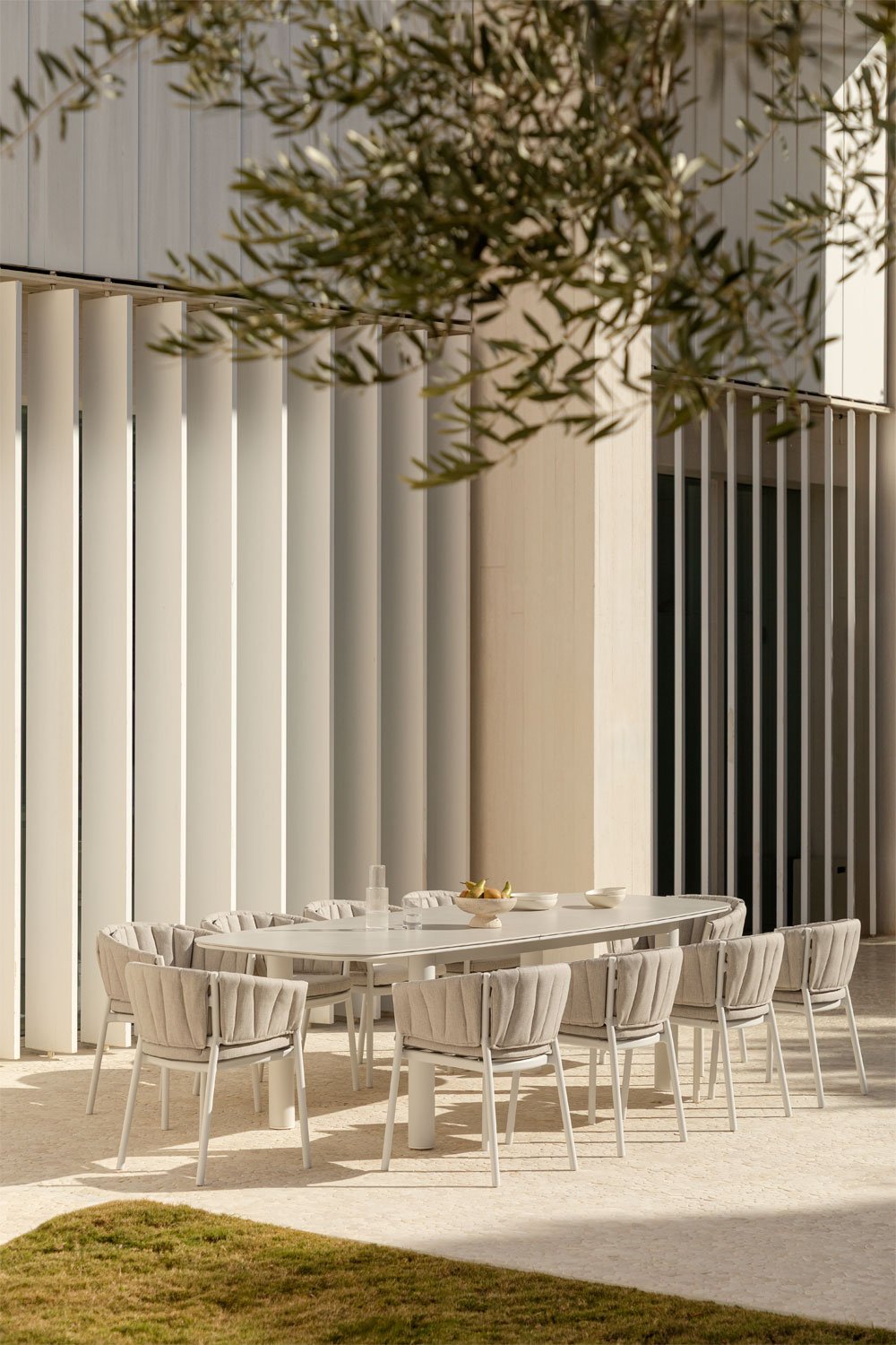 Set da tavolo rettangolare allungabile 220-280x100 cm in ceramica Zinti e 10 sedie da giardino in alluminio e tessuto Roderise