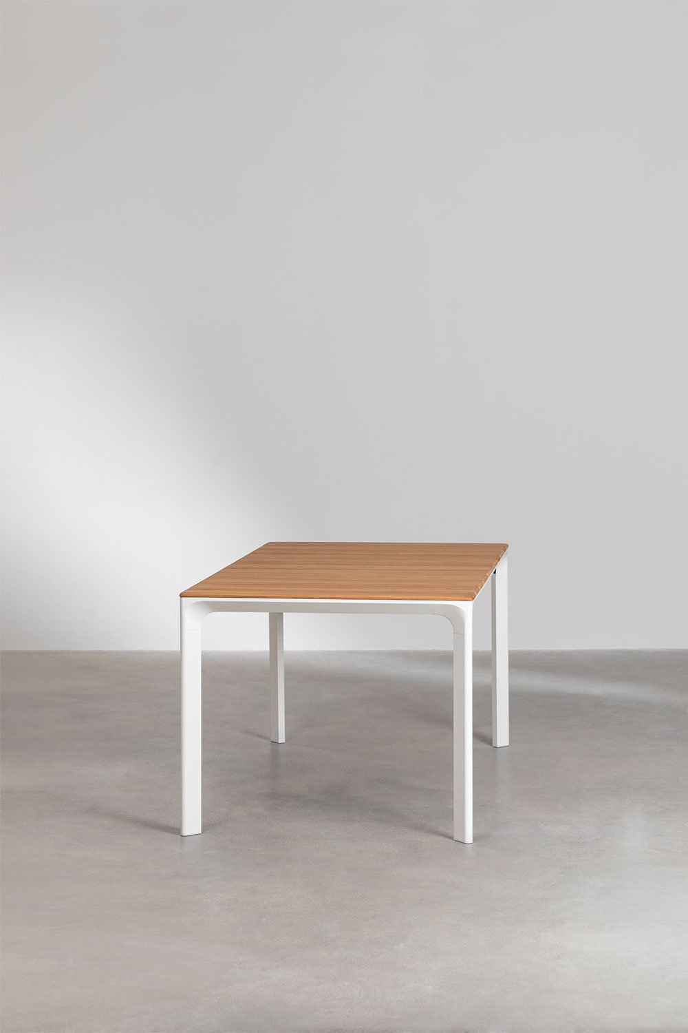 Set da tavolo rettangolare Katiana, 160x90 cm, in alluminio e legno di teak, e 6 sedie da giardino Yervin, in alluminio e tessut