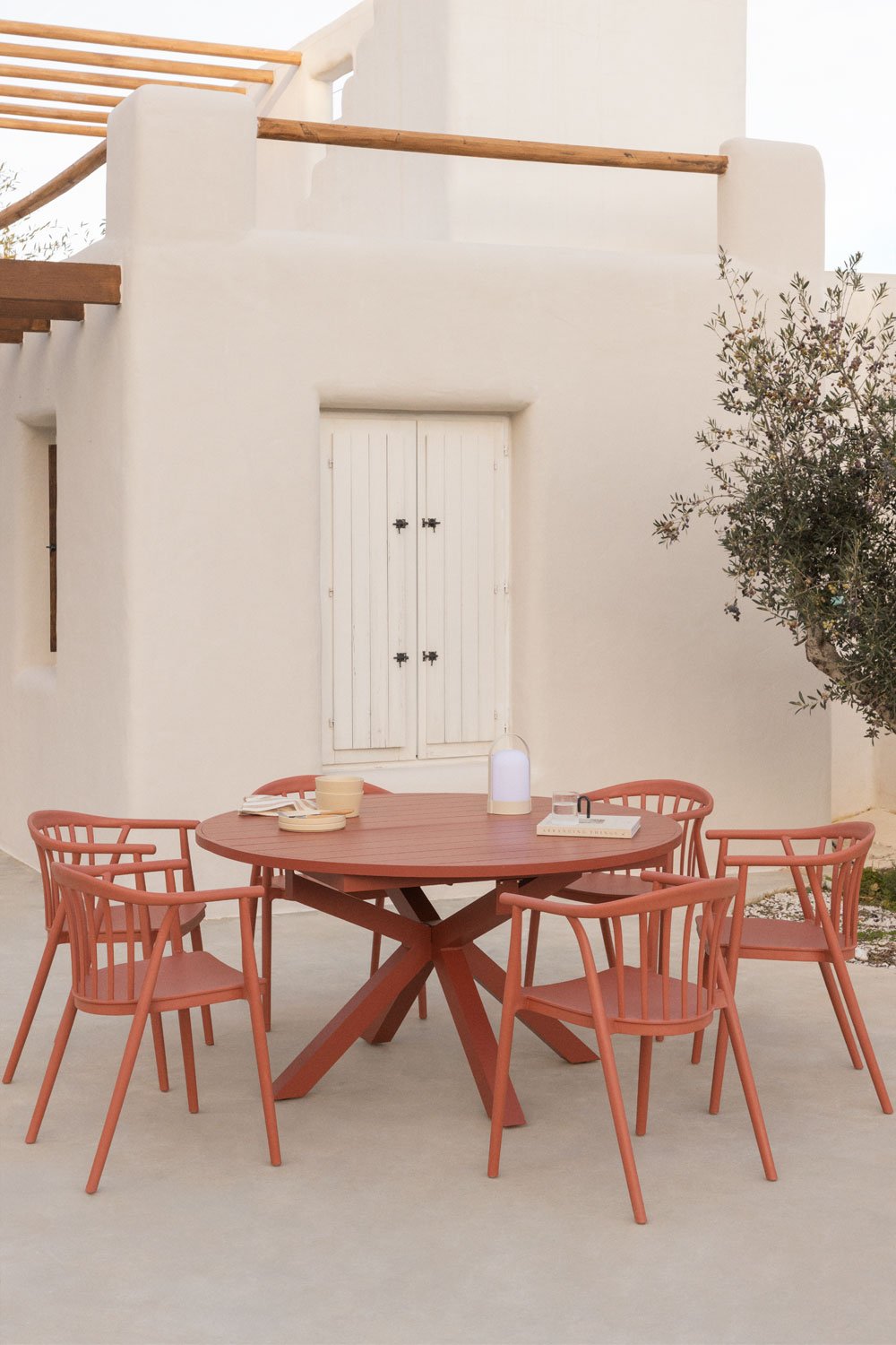 Set tavolo rotondo allungabile 145-200x145 cm in alluminio Barces e 6 sedie da giardino impilabili con braccioli Ivor