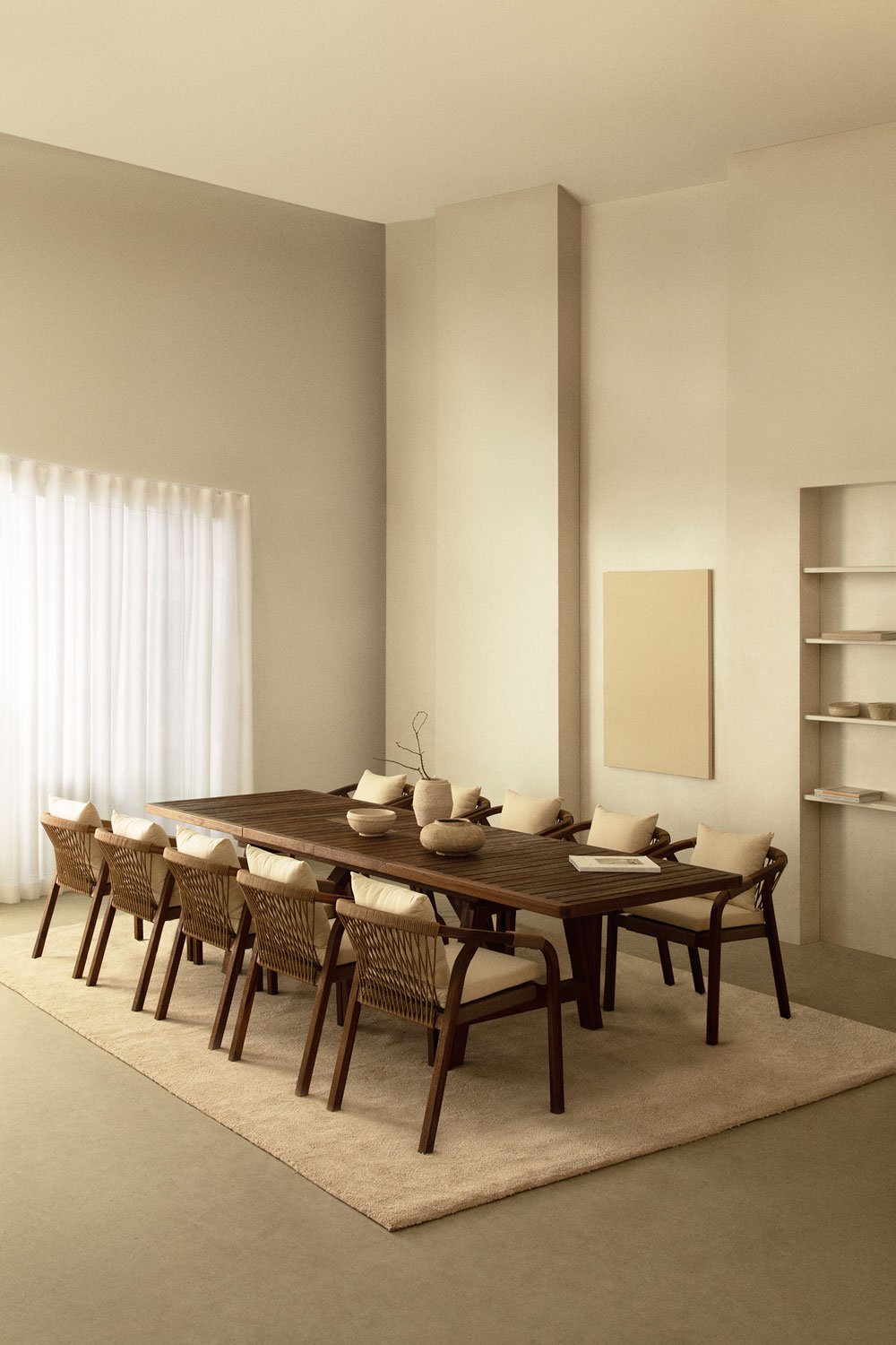 Set tavolo rettangolare estensibile 200-260-320x100 cm e 10 sedie da pranzo con braccioli in legno di acacia Dubai