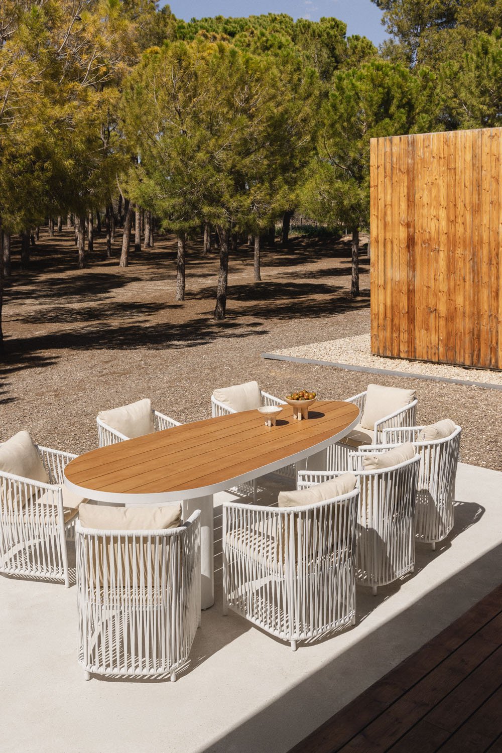 Set da tavolo ovale Taneli, 260x110 cm, in alluminio e legno di teak, e 10 sedie da giardino Sophie, in alluminio e corda intrec