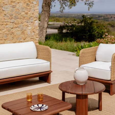 Set di 2 tavolini da giardino in legno di acacia Famara