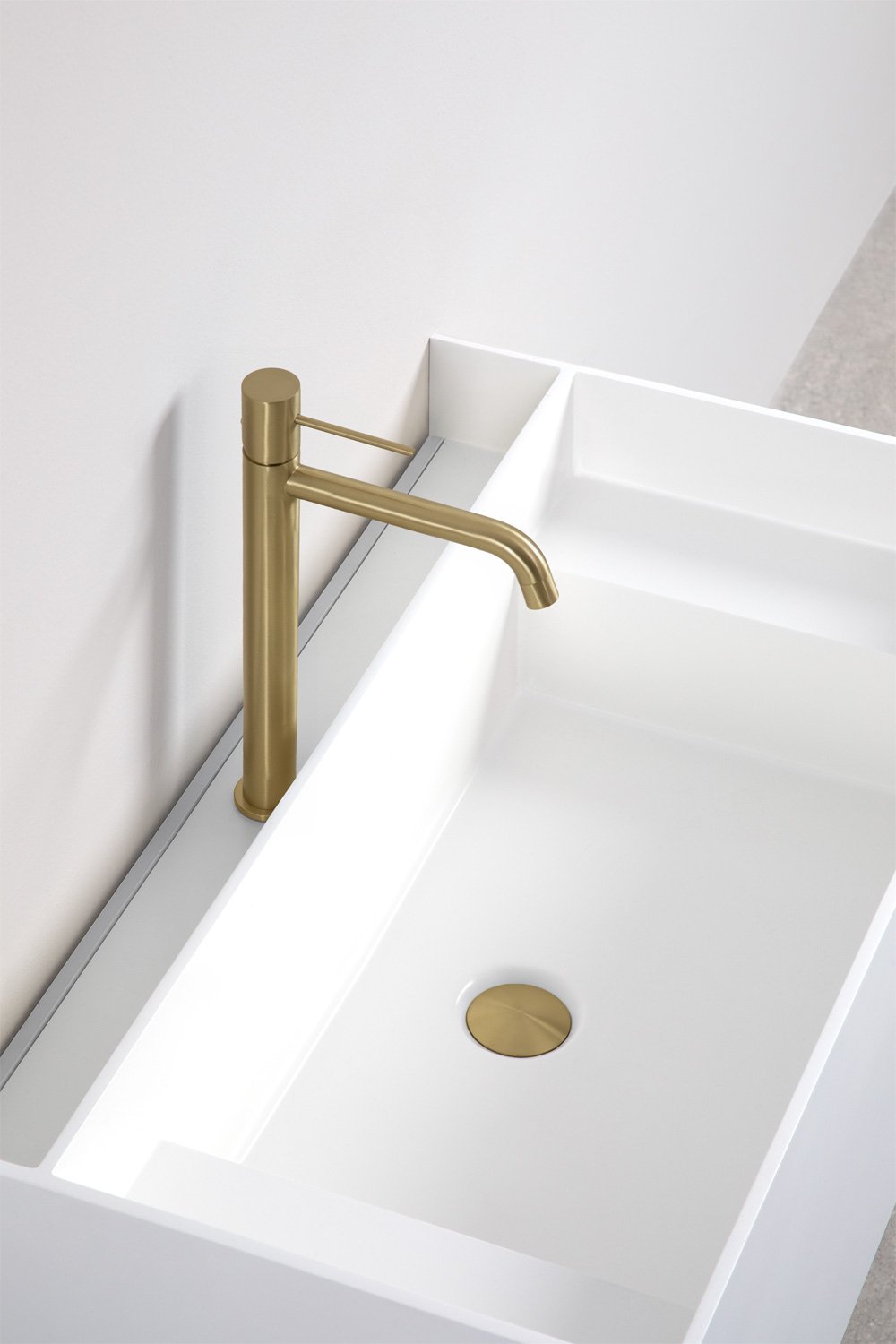Set di mobili da bagno in resina con lavabo integrato e luce LED Nerine
