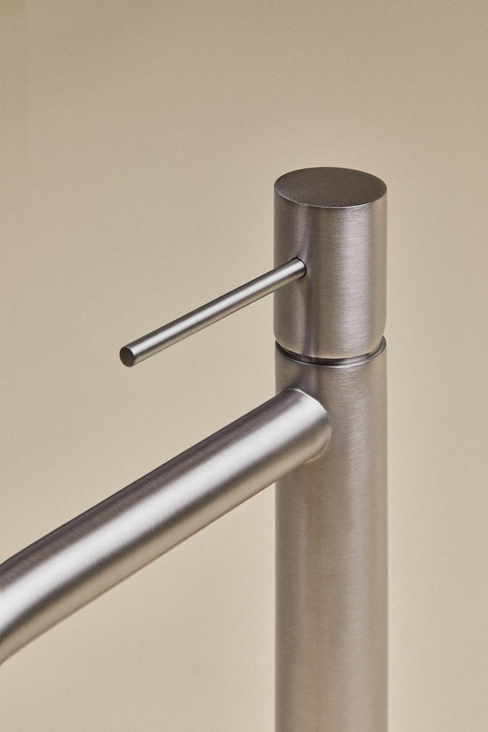 Set di mobili da bagno in legno con lavabo integrato Narek