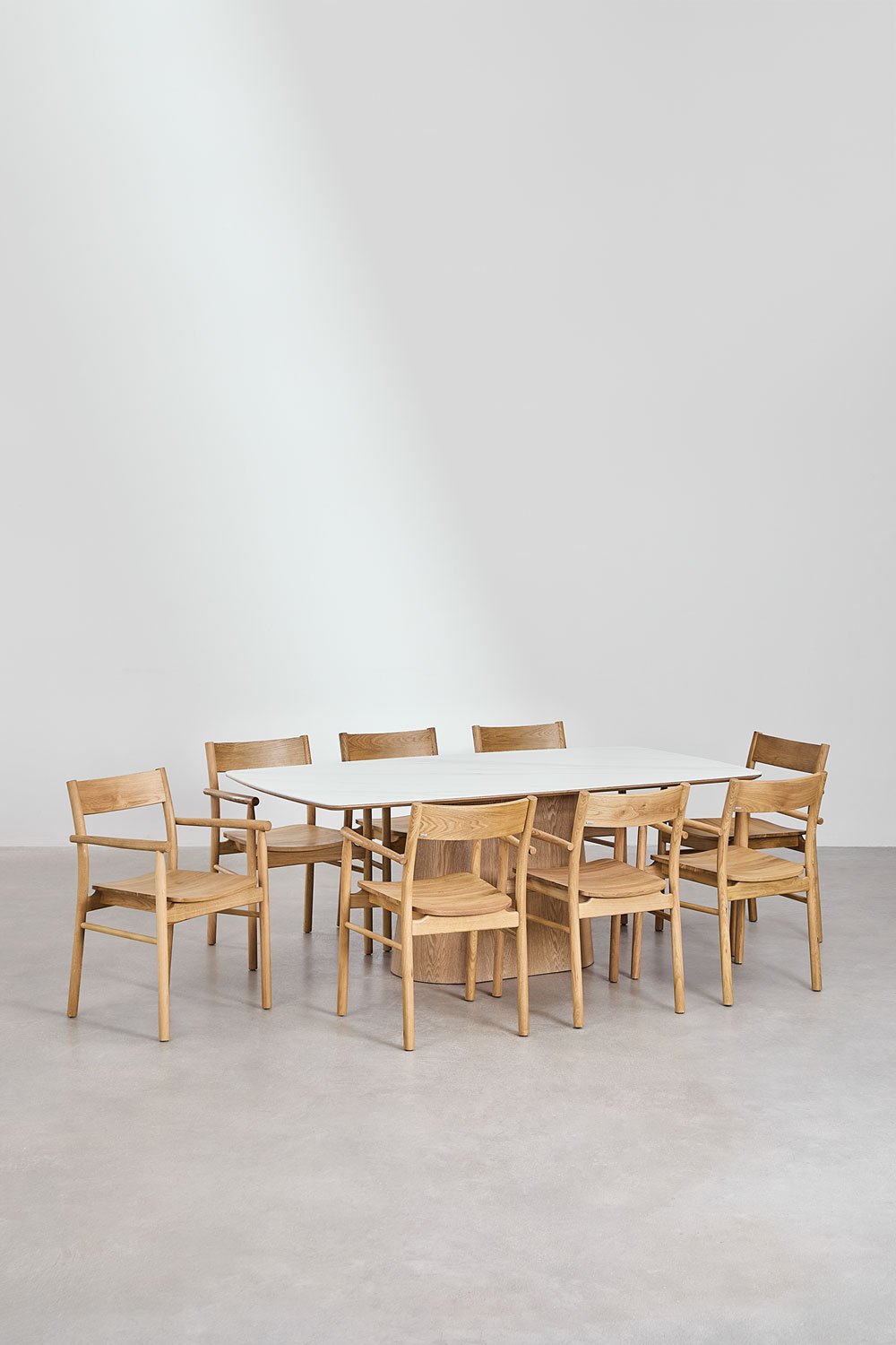 Set tavolo Aura con rivestimento in ceramica (200x100 cm) e 8 sedie da pranzo con braccioli in legno di rovere Mireita