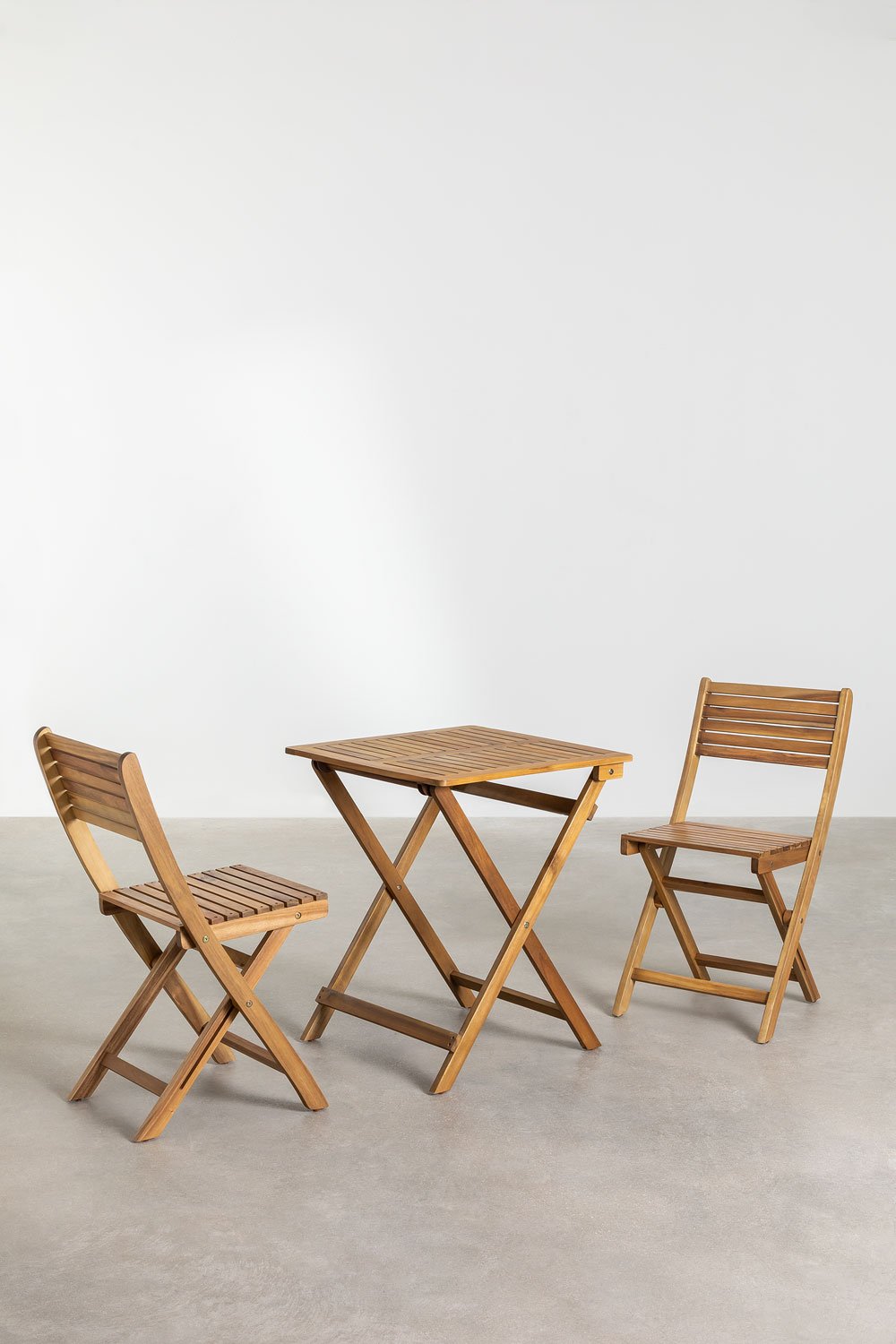 Set tavolo quadrato (60x60 cm) e 2 sedie da giardino pieghevoli in legno di acacia Delawer