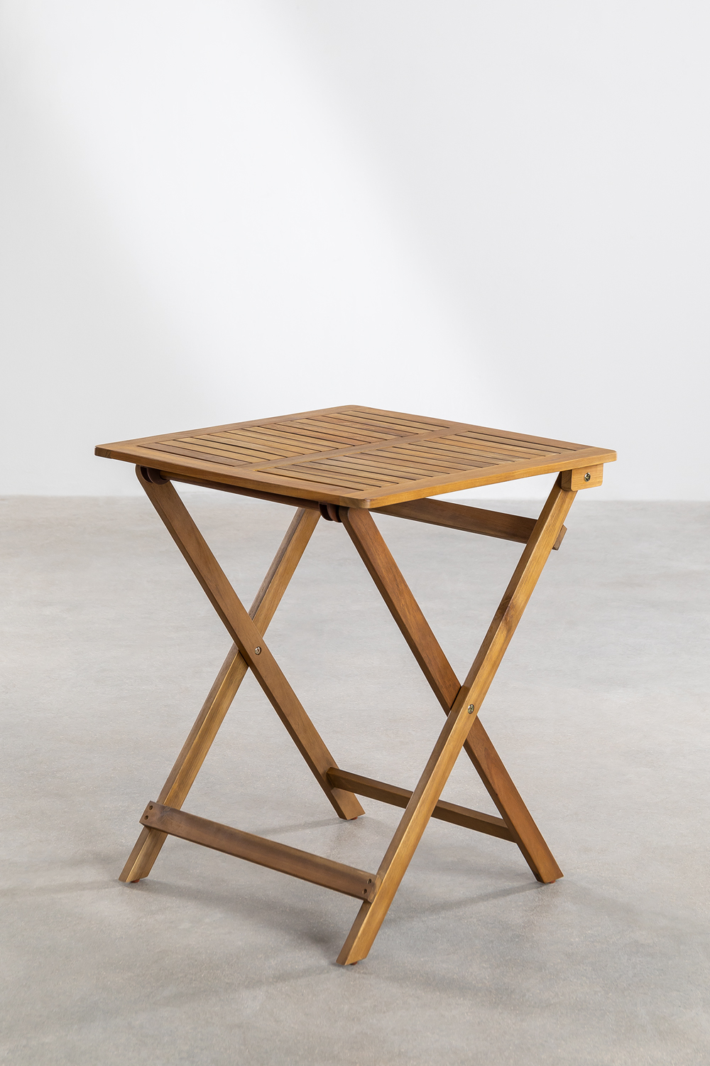 Set tavolo quadrato (60x60 cm) e 2 sedie da giardino pieghevoli in legno di acacia Delawer