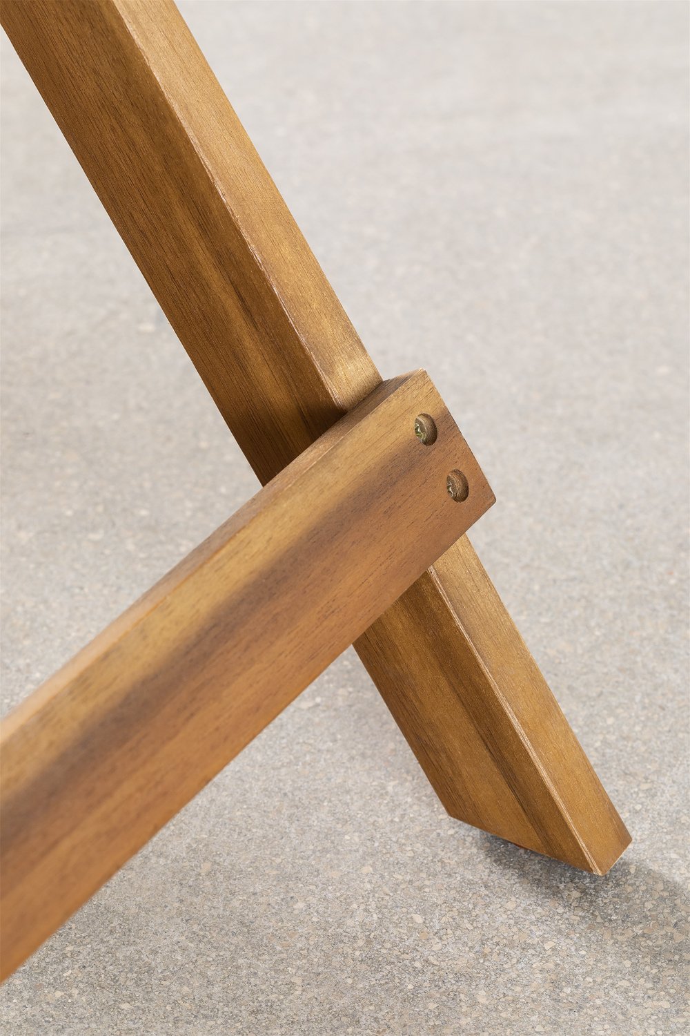 Set tavolo quadrato (60x60 cm) e 2 sedie da giardino pieghevoli in legno di acacia Delawer