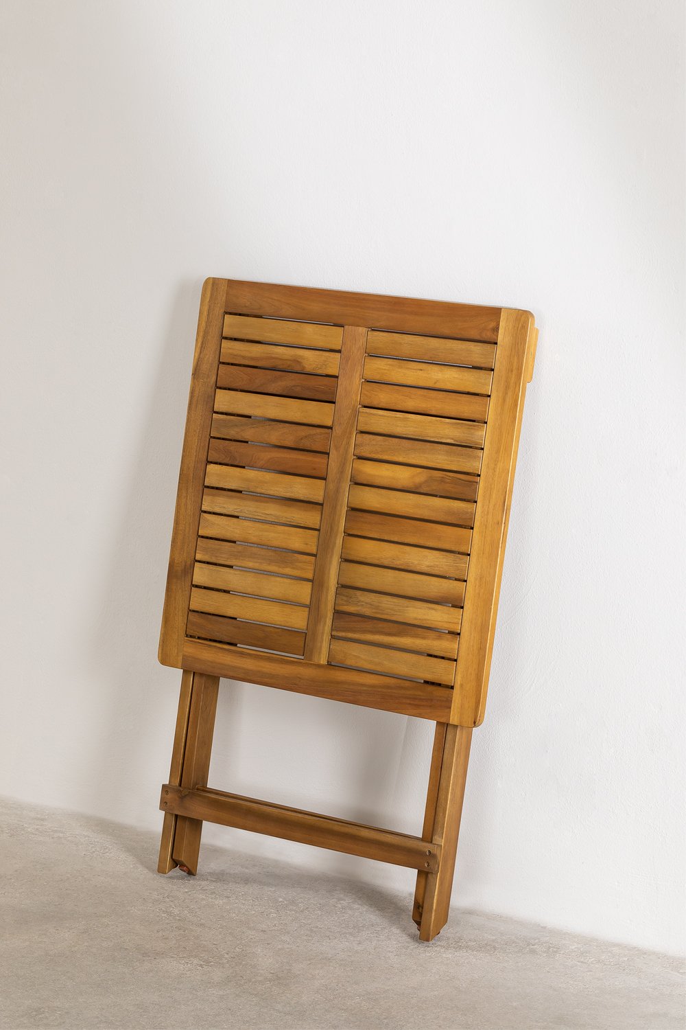 Set tavolo quadrato (60x60 cm) e 2 sedie da giardino pieghevoli in legno di acacia Delawer