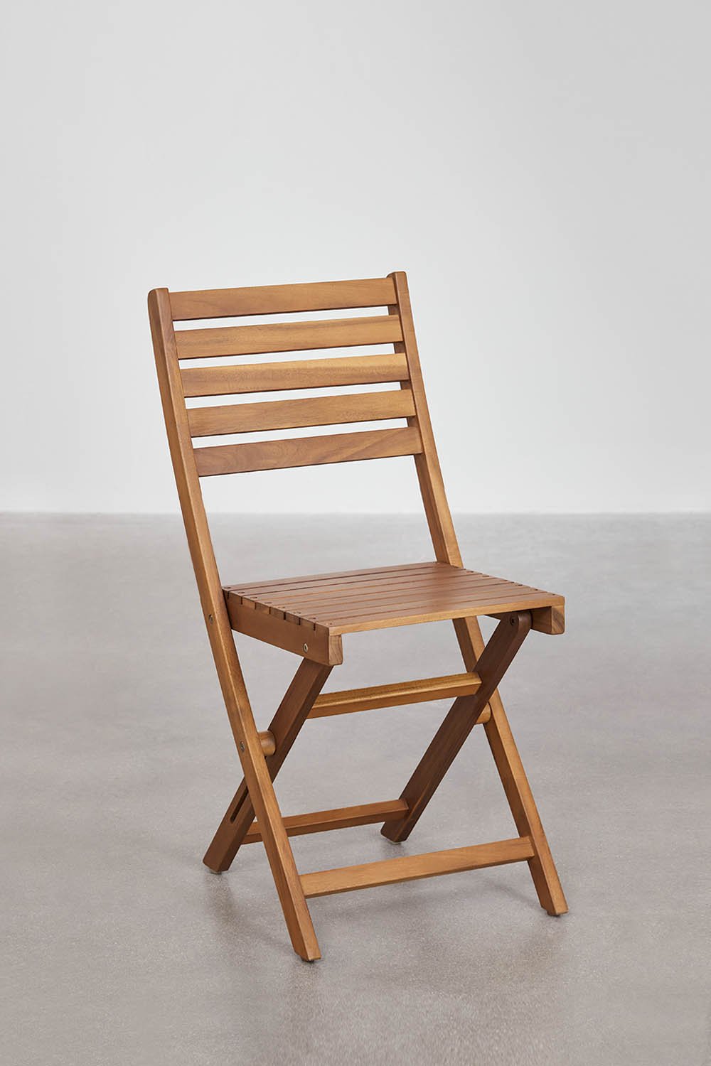 Set tavolo quadrato (60x60 cm) e 2 sedie da giardino pieghevoli in legno di acacia Delawer