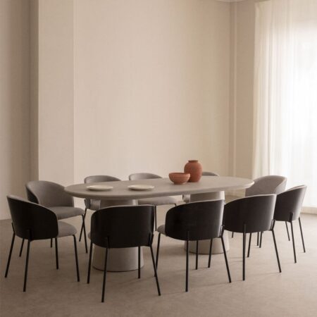 Set tavolo ovale 220x95 cm in cemento Noemi e 10 sedie da pranzo in legno imbottite Amieva