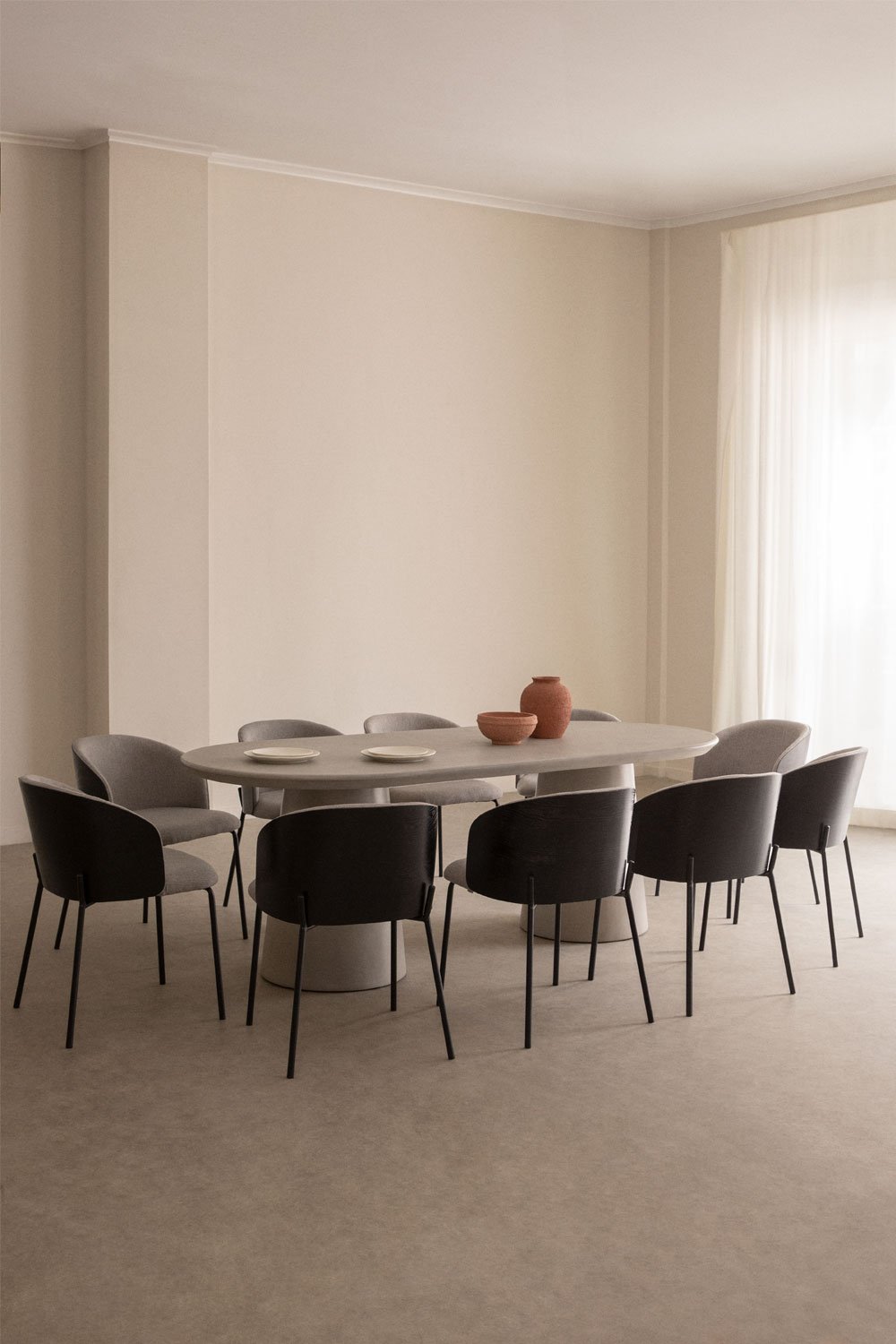 Set tavolo ovale 220x95 cm in cemento Noemi e 10 sedie da pranzo in legno imbottite Amieva