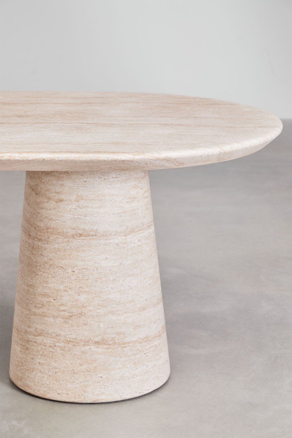 Set tavolo ovale Noemi in cemento effetto travertino (220x95 cm) e 8 sedie da pranzo Mara Signature in legno di rovere