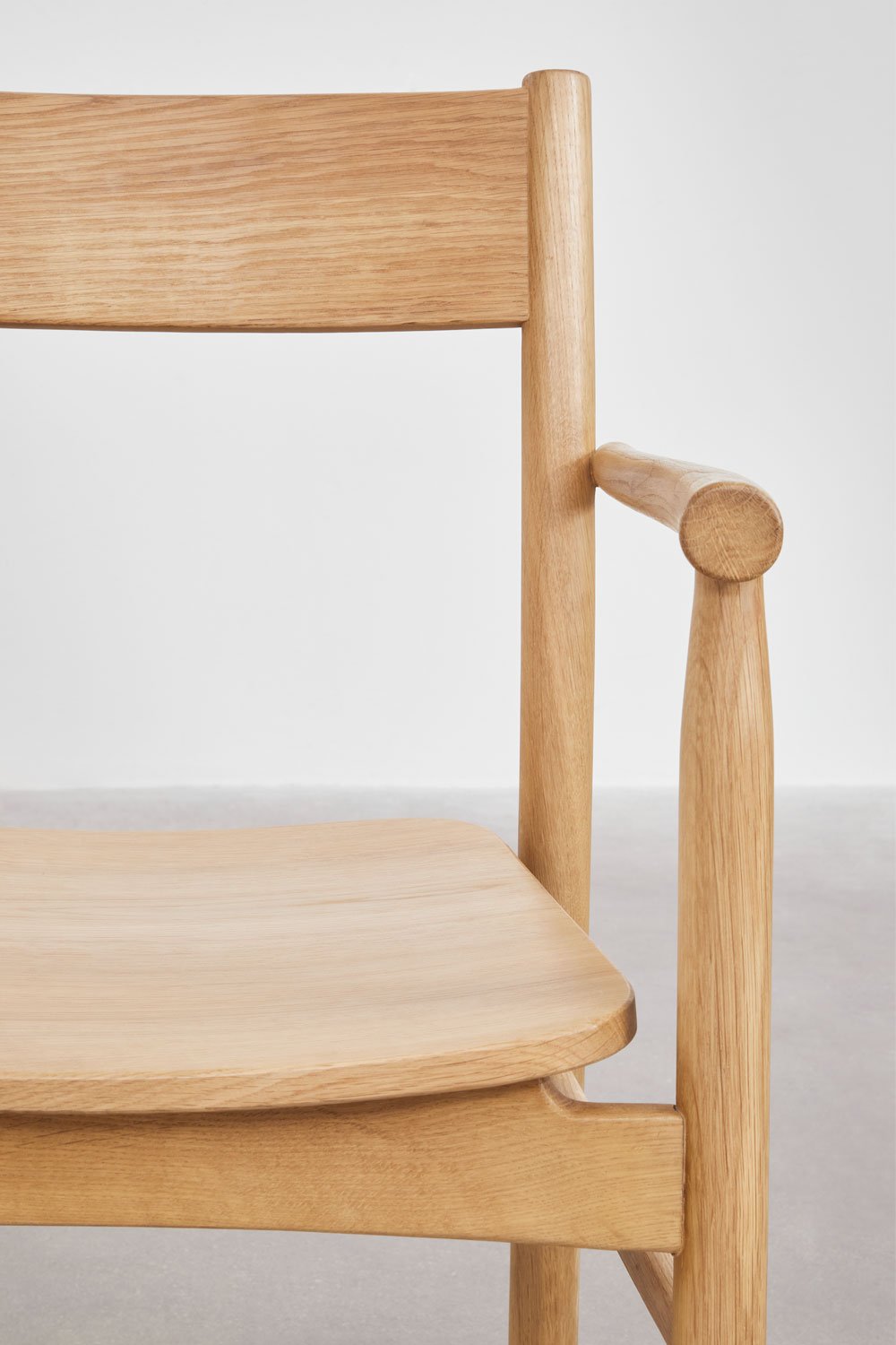 Set tavolo ovale Noemi in cemento effetto travertino (220x95 cm) e 8 sedie da pranzo Mara Signature in legno di rovere